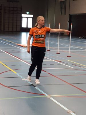 Afbeelding Jessica Hilbrands gasttrainer bij de handbalschool Midden-Drenthe